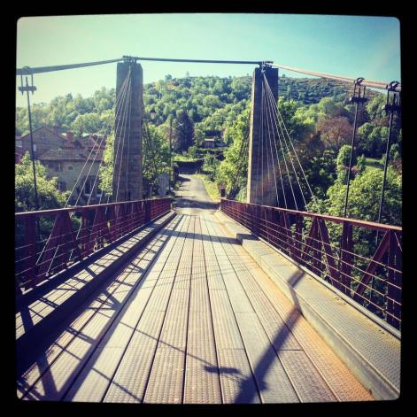 Le pont en arrivant de Villeneuve d'Allier